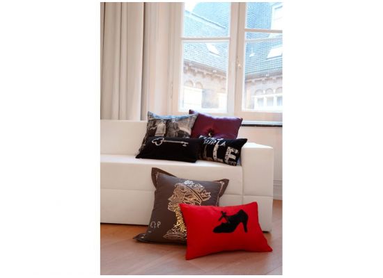 Girl's Secret cushion KV Black 030*050