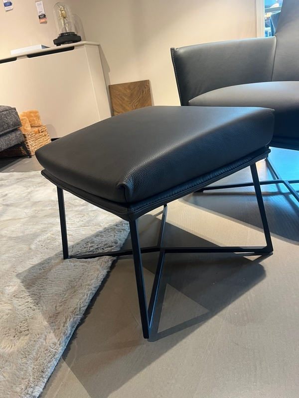 Leren voetenbank Dono voor fauteuil